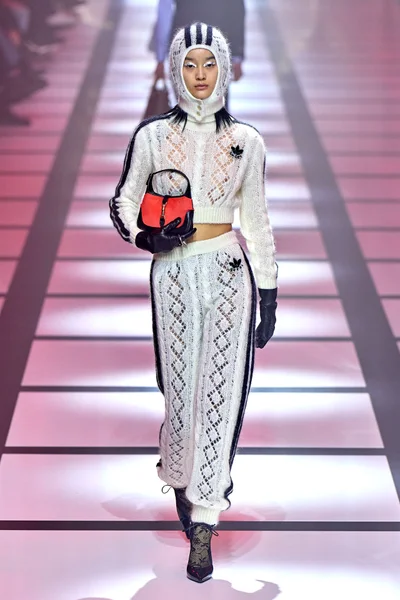Look 19